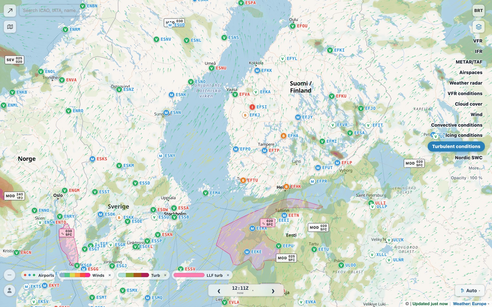 Turbulenssinäkymä: ennustettu turbulenssi ja tuuli Suomen, Ruotsin ja Baltian yllä, virallisen LLF-ennusteen turbulenssialueet korkeuksineen sekä näkymälista oikealla